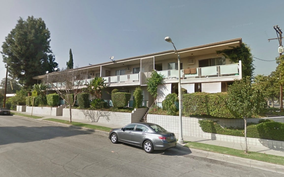 301 N Bushnell Ave in Alhambra, CA - Building Photo