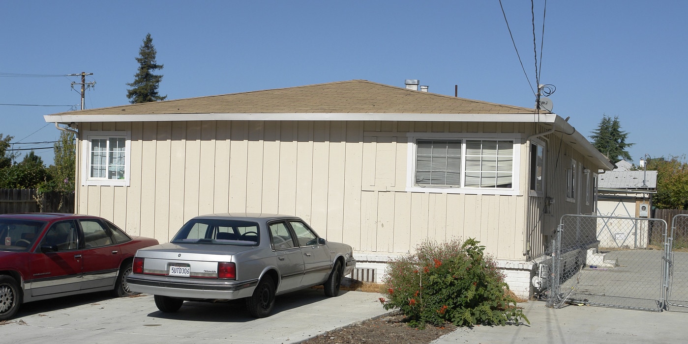 1126 Armstrong in Hayward, CA - Foto de edificio