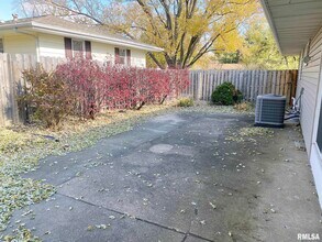 1829 W Daytona Dr in Peoria, IL - Building Photo - Building Photo