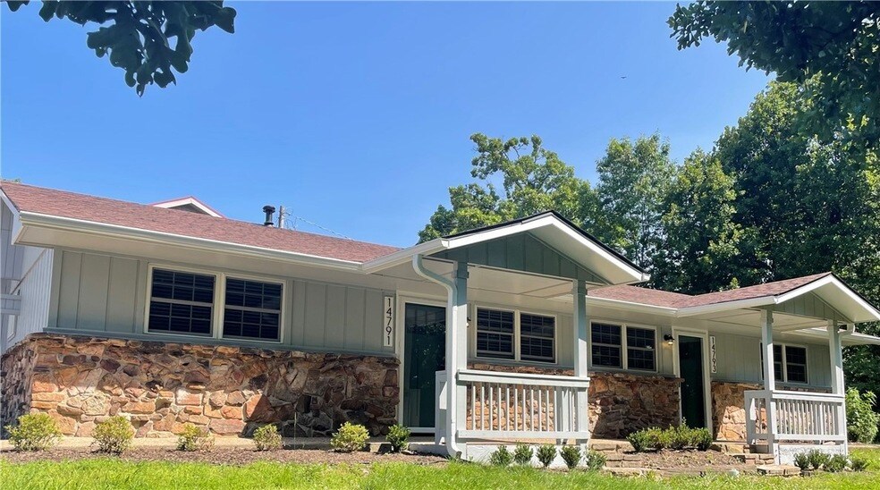 14793 Dutchmans Dr in Rogers, AR - Building Photo
