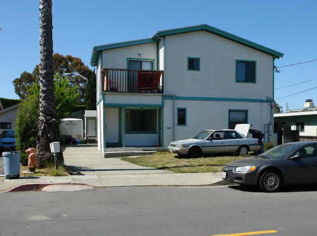 1221 Beacon Ave in San Mateo, CA - Building Photo - Building Photo