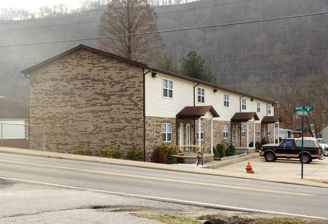 6119 Adams St in Chapmanville, WV - Building Photo