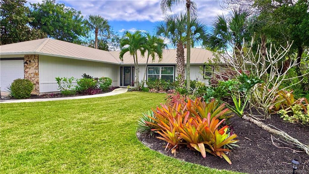 323 SW Ridge Ln in Stuart, FL - Foto de edificio