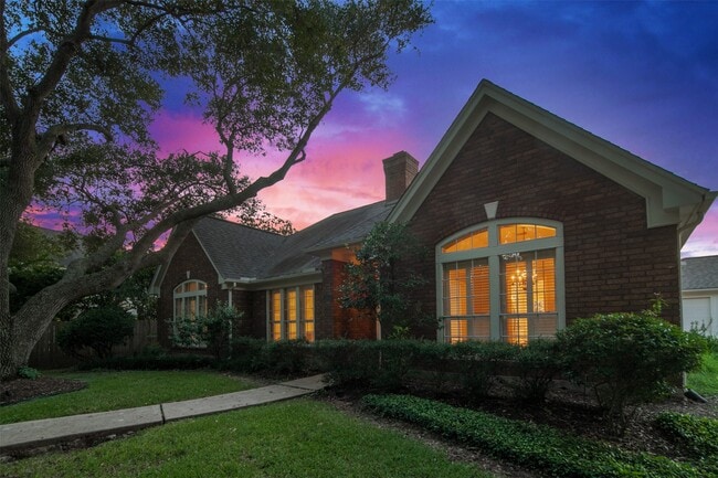 4910 Canterbury Ln in Sugar Land, TX - Building Photo - Building Photo
