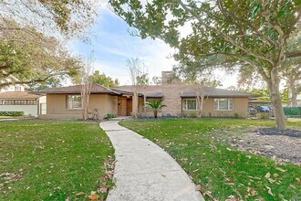 2511 Maroneal St in Houston, TX - Building Photo - Building Photo