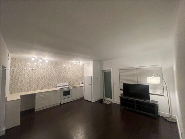 990 Meridian Ave in Miami Beach, FL - Building Photo - Building Photo