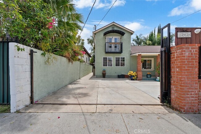 13934 Magnolia Blvd in Los Angeles, CA - Building Photo - Building Photo