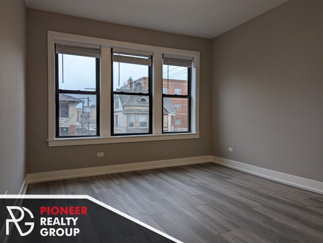 3935 N Janssen Ave, Unit 3943-3N in Chicago, IL - Foto de edificio - Building Photo
