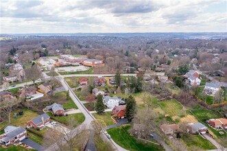 1764 Meadowcrest Dr in Pittsburgh, PA - Foto de edificio - Building Photo