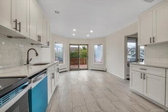 16 Middle Ln in Jericho, NY - Building Photo - Building Photo