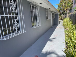 1645 SW 10th St in Miami, FL - Building Photo - Building Photo