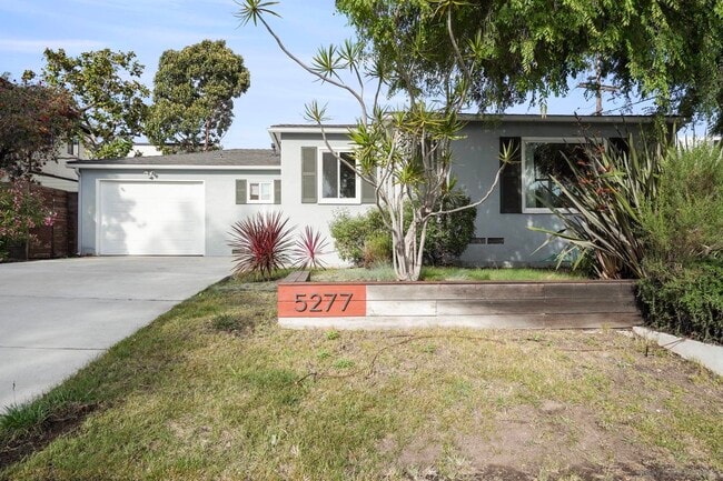 5277 Cass St in San Diego, CA - Building Photo - Building Photo