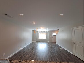 325 Ashigan St in Union City, GA - Building Photo - Building Photo