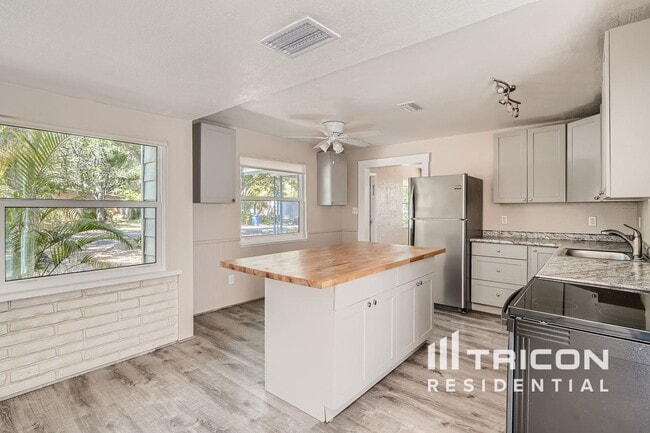 7210 10th Ave N in St. Petersburg, FL - Building Photo - Building Photo
