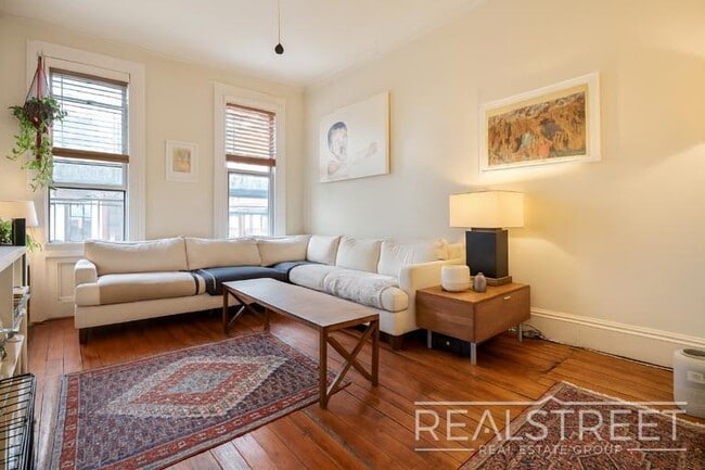 Spacious 1.5 BED in Bushwick/East Williams in Brooklyn, NY - Foto de edificio - Building Photo
