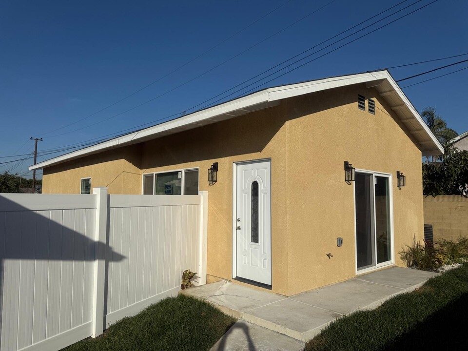 16655 Markham St in Fountain Valley, CA - Building Photo