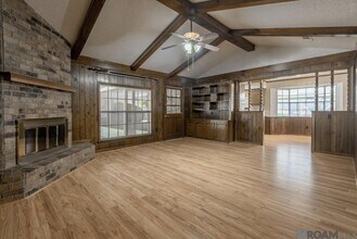 14823 Stoneberg Ave in Baton Rouge, LA - Foto de edificio - Building Photo