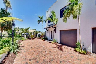 1121 Bel Air Dr in Highland Beach, FL - Foto de edificio - Building Photo