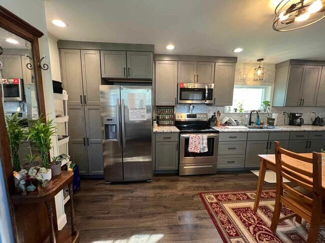 property at 18 Emerald Pl