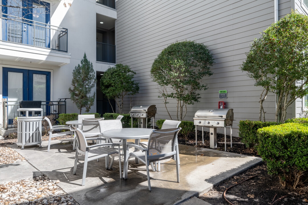 Burnet Flats in Austin, TX - Building Photo