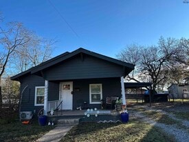 514 S Archer St in Henrietta, TX - Building Photo