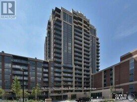 18 Uptown Dr in Markham, ON - Building Photo