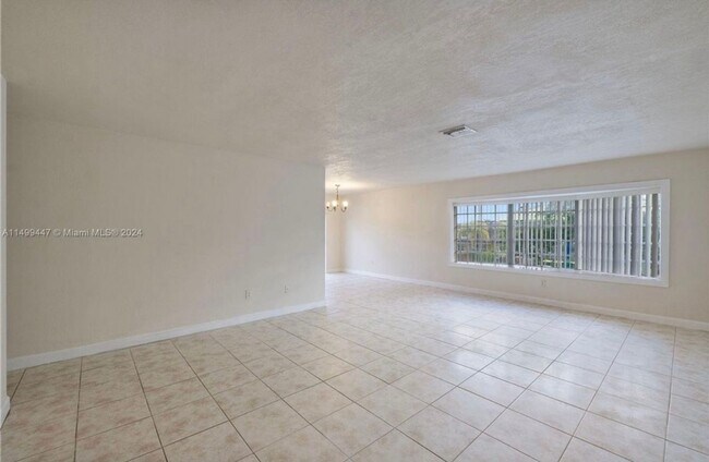 1801 NW 54th Terrace in Lauderhill, FL - Foto de edificio - Building Photo