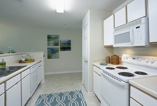 Reserve at Jacksonville Commons in Jacksonville, NC - Building Photo - Interior Photo
