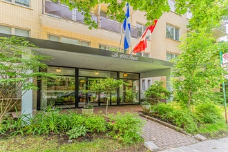 1000 Pratt Av in Outremont, QC - Building Photo - Building Photo