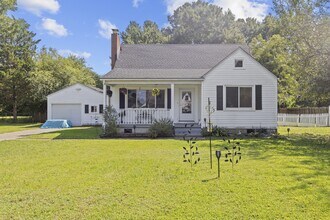 4009 Maple Dr in Chesapeake, VA - Building Photo - Building Photo