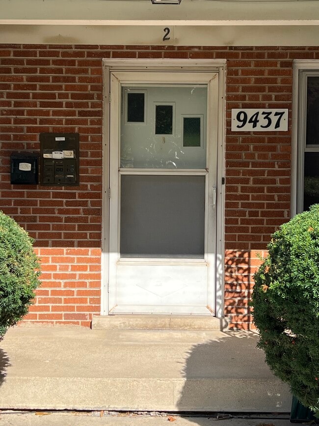 9437 Burlington Ave, Unit 3