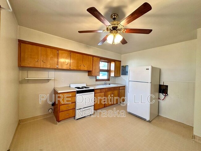 property at 2205 Lindyview Rd