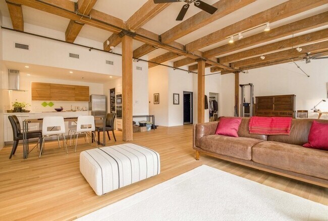 15 Sleeper St in Boston, MA - Building Photo - Building Photo