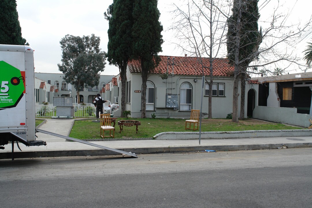 312-318 E Palmer Ave in Glendale, CA - Foto de edificio