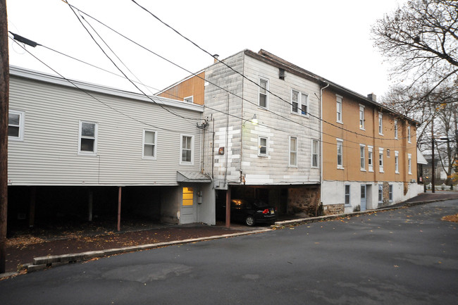 118 N Main St in Coopersburg, PA - Building Photo - Building Photo