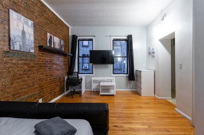 380 2nd Ave in New York, NY - Building Photo - Building Photo