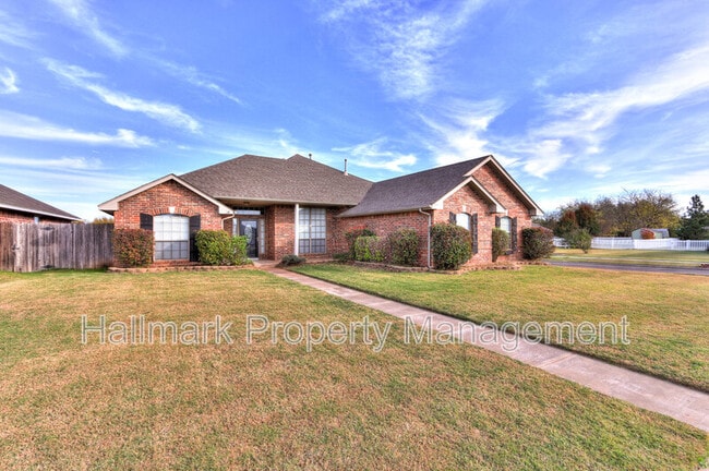 500 Loyd Ln in Moore, OK - Building Photo - Building Photo