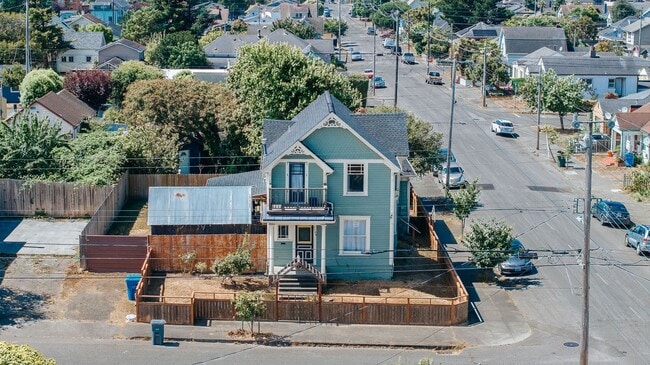 2104 Pine St in Eureka, CA - Building Photo - Building Photo
