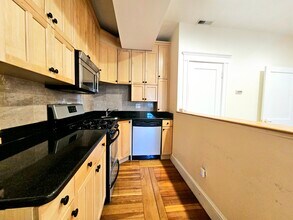 195 Winthrop Rd, Unit 1 in Brookline, MA - Foto de edificio - Building Photo