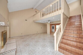 2029 Highland Hills Dr in Sugar Land, TX - Building Photo - Building Photo
