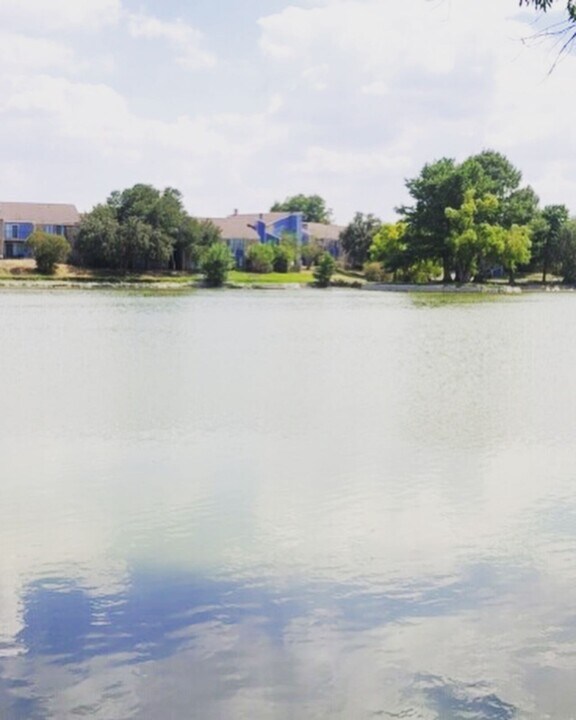 The Drake Lakefront Apartments and Townhomes in San Antonio, TX - Building Photo