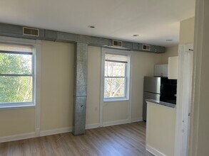 1127 S 48th St, Unit 2R in Philadelphia, PA - Building Photo - Building Photo