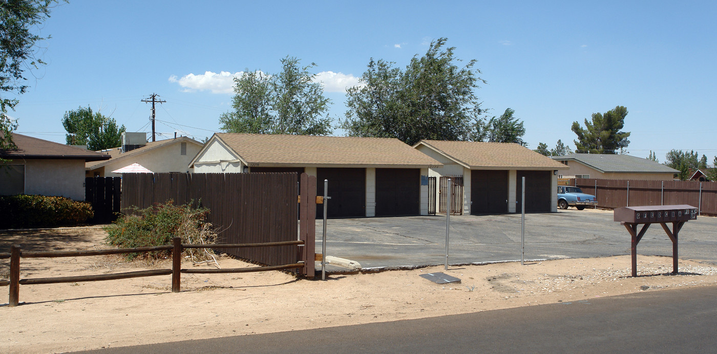 12270 Central Outer Hwy in Apple Valley, CA - Building Photo