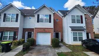 385 Brookview Dr in Riverdale, GA - Building Photo