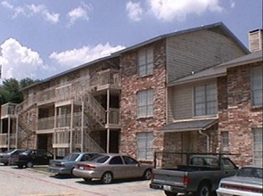 West Creek Villas in Dallas, TX - Foto de edificio - Building Photo