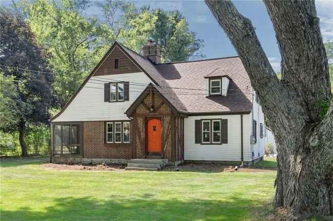 property at 835 N Main St