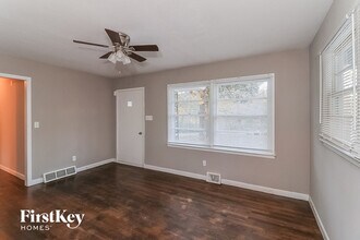 40 Dickson Rd in Marietta, GA - Building Photo - Building Photo