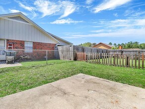 703 Waterfield Dr in Hinesville, GA - Foto de edificio - Building Photo