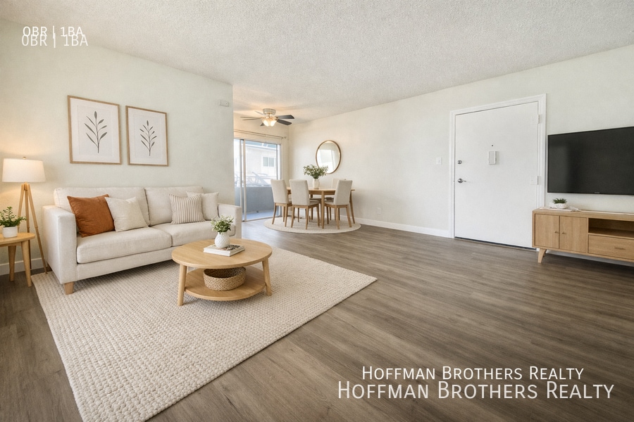 981 Elden Ave, Unit 4 in Los Angeles, CA - Building Photo