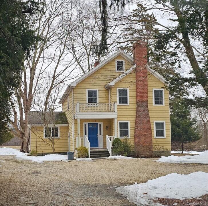 4 Lloyd Point Dr in Lloyd Harbor, NY - Building Photo